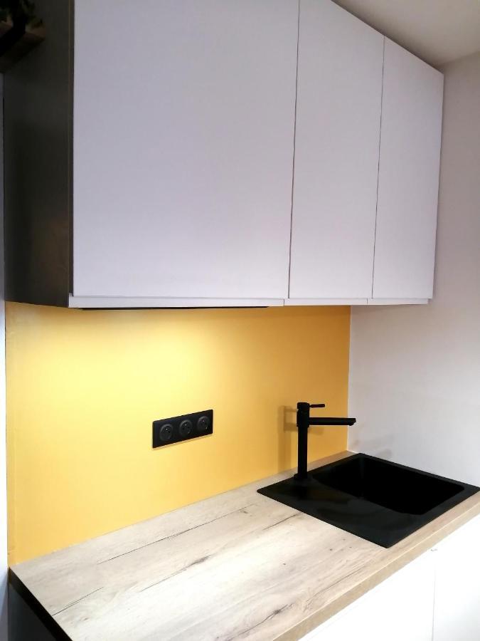 Le Petit Studio - 15 M2 - Centre Ville - Sorgue A 50 M LʼIsle-sur-la-Sorgue Exterior foto